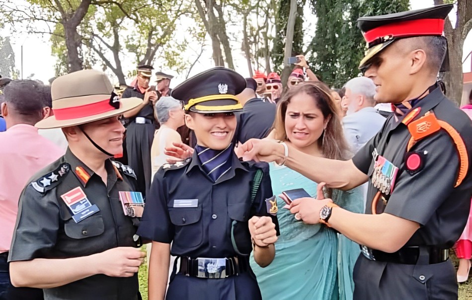 20 Years after Her Father Was Killed In an Operation In Kashmir, Daughter Joins Army