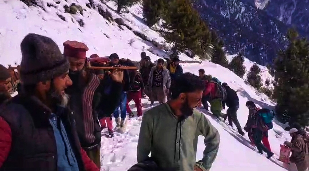 Locals carry patient for kilometers to reach hospital in north Kashmir’s Kupwara district on March 05 2024 (snapshot of viral video).