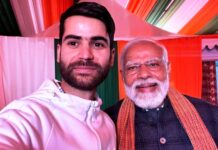 Before Clicking A Selfie, PM Modi Heard Kashmir Youth’s Roller Coaster Ride to Success