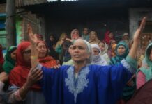 Kashmir Boat Capsize: An Unfinished Bridge at The Core of Naya Kashmir Debate An elderly woman grieves the tragic loss of six lives in the boat capsize incident in the Batwara area of Srinagar on April 16, 2024( KL images: Sahil Mir)