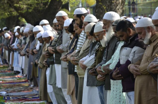 Barring Jamia, Huge Gathering Offered Eid Prayers Across Kashmir