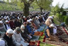 Moulana Rehmatullah Qasimi, the Patron of Darul Uloom Rahimiya Bandipora, led the Eid-ul-Fitr prayers at the Darul Uloom, and later joined the prayers at Eid Gah Bandipora.( KL-image-Majid Raina)