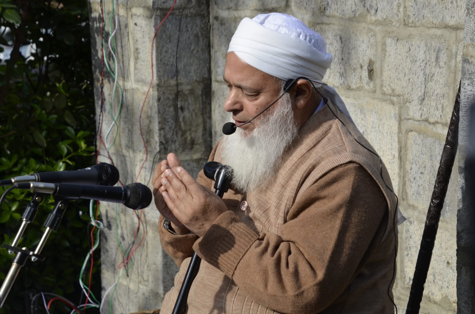 Barring Jamia, Huge Gathering Offered Eid Prayers Across Kashmir