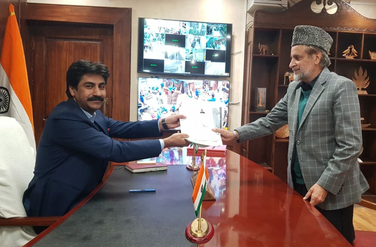 National Conference leader Mian Altaf Ahmad on Thursday filed nomination papers for the Anantnag-Rajouri Lok Sabha se