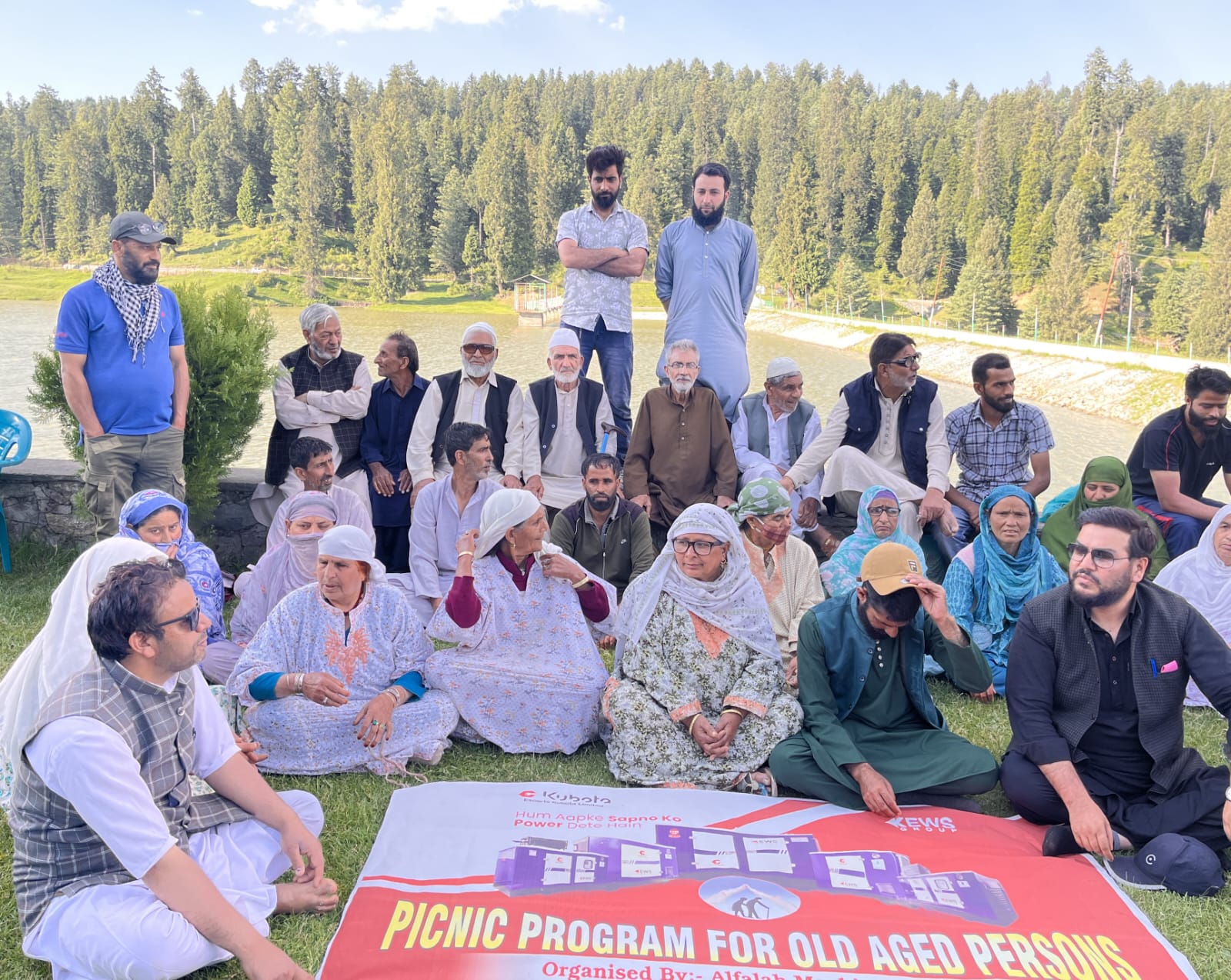 JK RTI Movement Hosts Outing for Elderly, Economically Weaker Sections