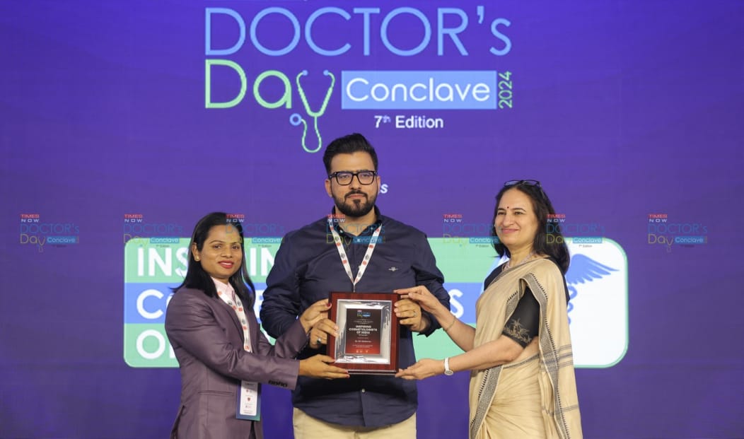 Dr Mir Shahnawaz, Dermatologist receives "Economic Times Most Inspiring Cosmetologist of the Year Award.