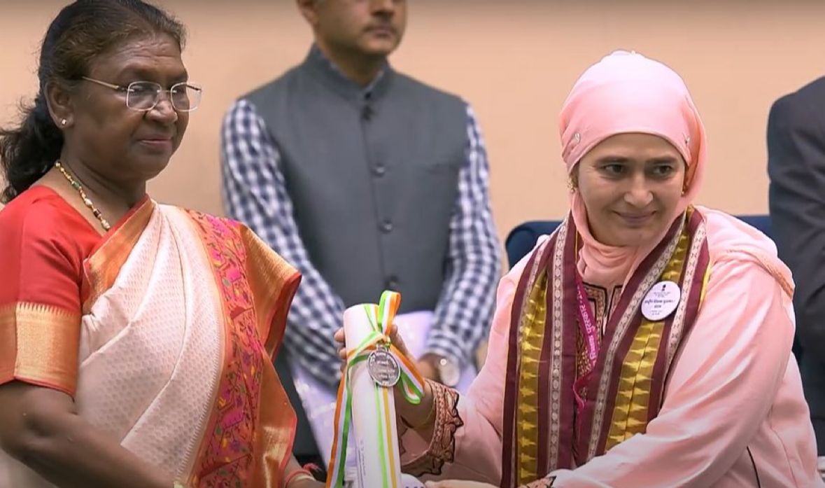 A-government-school-teacher-from-Srinagar-Dr-Urfana-Amin-was-awarded-the-National-Teachers-Award-by-the-President-of-India-Droupadi-Murmu