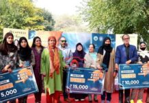Kashmir Witnesses First Ever Women’s Boat Race