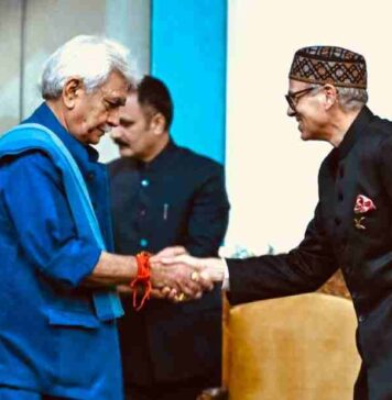 Jammu Kashmir Statehood Lt Governor Shri Manoj Sinha administered the oath of office and secrecy to Chief Minister Shri Omar Abdullah at the swearing-in-ceremony held at SKICC, Srinagar (1)