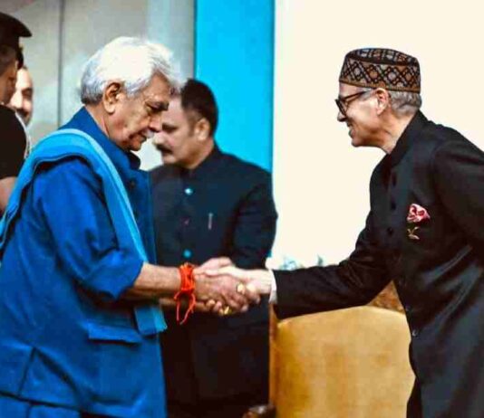 Lt Governor Shri Manoj Sinha administered the oath of office and secrecy to Chief Minister Shri Omar Abdullah at the swearing-in-ceremony held at SKICC, Srinagar (1)