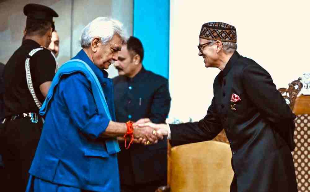 Lt Governor Shri Manoj Sinha administered the oath of office and secrecy to Chief Minister Shri Omar Abdullah at the swearing-in-ceremony held at SKICC, Srinagar (1)
