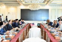 On Visit to Pakistan, Malaysian Says His Country Supports UN Resolution on Kashmir