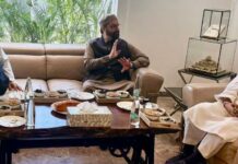 Kashmir Mirwaiz Meets Maulana Mehmood Madni in Delhi to Discuss Waqf Bill Mitwaiz-Umer-Farooq-with-Maulana-Mehmood-Madni-in-Delhi-on-January-26-