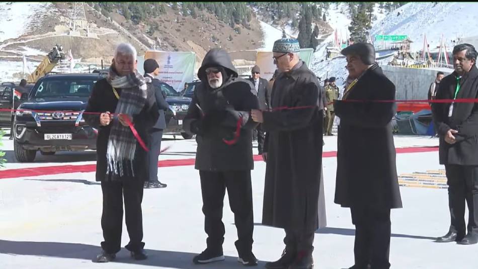 PM-Modi-inaugurating-the-Z-Morh-tunnel-alongside-LG-Sinha-CM-Omar-and-Nitin-Gadkari