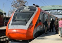 Kashmir Welcomes Vande Bharat Express Vande-Bharat-Express-Completes-Successful-Trial-Run-in-Kashmir-