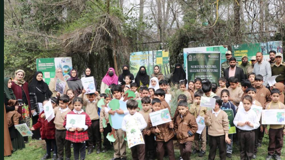 Aspire-School-students-in-a-joint-event-with-social-forestry.