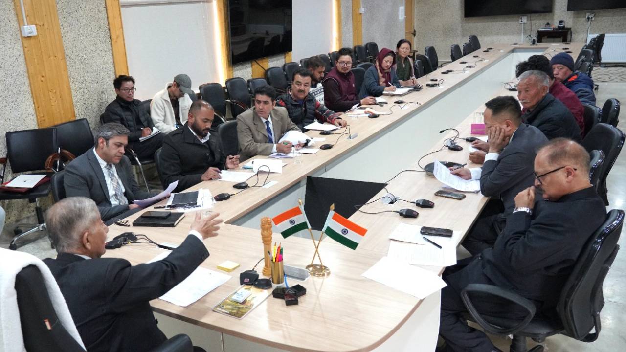 LG-Ladakh-presiding-over-a-meeting-on-Pashmina-production-in-the-desert