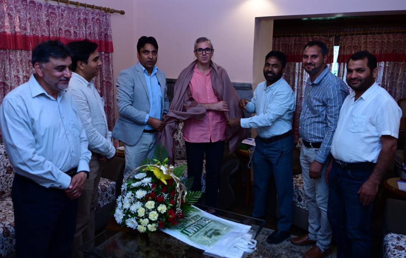 Graduate-Engineers-Meet-Chief-Minister-Omar-Abdullah.