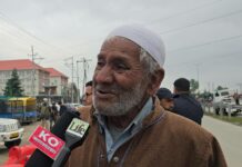 Kashmirs-Abdul-Rahman-Kumar-Sends-Off-Hajj-Pilgrims-for-45-Years-Without-Joining-Them.jpg