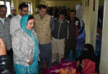 Sakeena Itoo, Javed Dar Visit Shelling-Hit Uri, Baramulla, Review Relief Measures