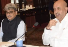 Adviser-to-PM-Tarun-Kapur-reviewed-Mega-Development-Projects-at-a-top-bureaucratic-meeting-in-Srinagar.-He-is-flanked-by-Chieef-Secretary-at-Civil-Secretariat-at-Srinagar-on-July-7-