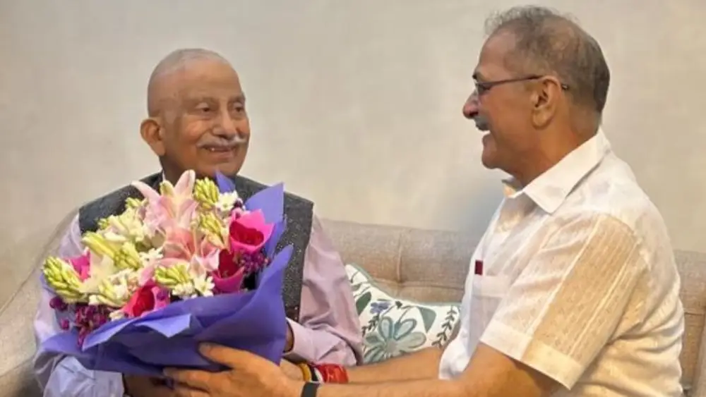 Lieutenant-Governor-Kavinder-Gupta-meets-former-LG-BD-Mishra-in-New-Delhi-