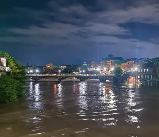 Kashmir Flood Threat Eases as River Levels Recede Despite Fifth Day of Rain