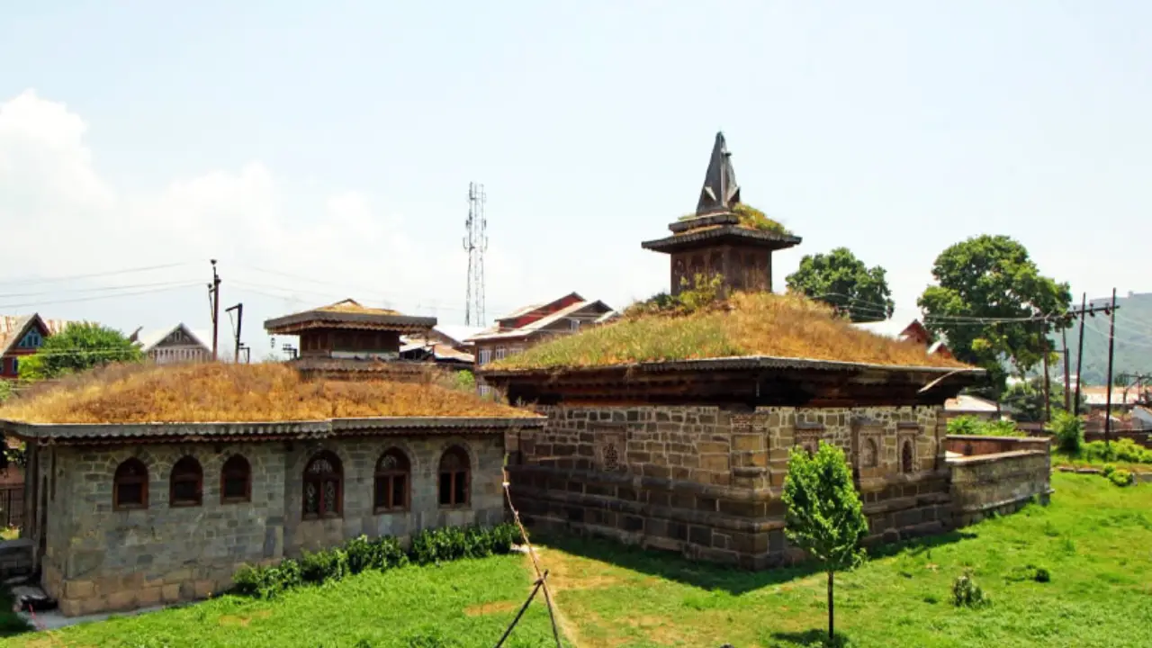 Birch bark roof, Madin Sahab shrine