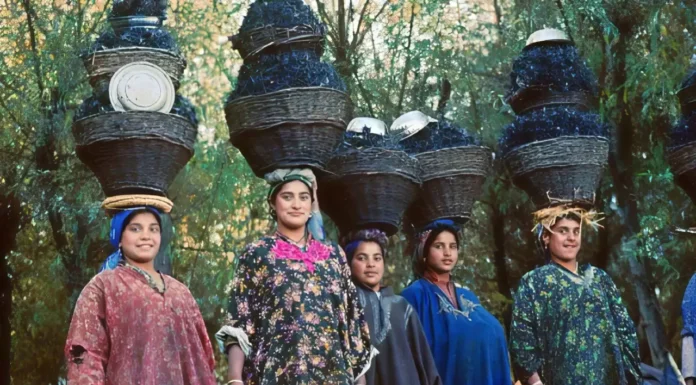 Kashmir women, Kashmir winter