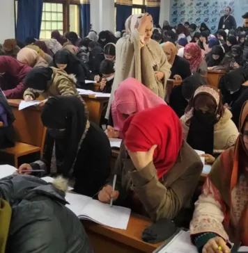 Kashmir’s Drifting Generation Girl students, Kashmir coaching, examination