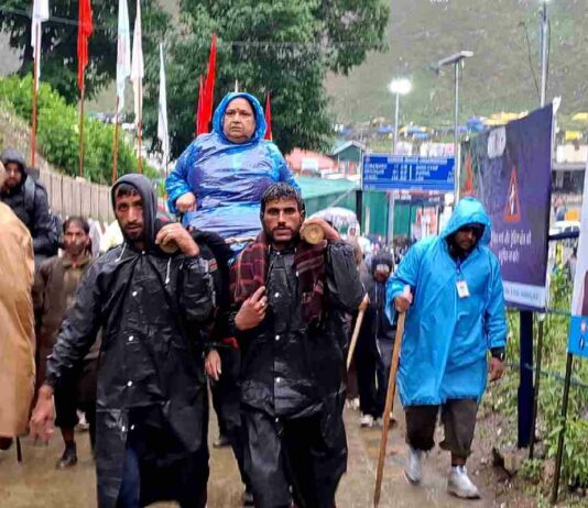 First Batch of Amarnath Yatra Pilgrims Flagged Off from Baltal Base Camp