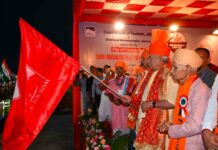 Amarnath Yatra Begins as LG Flags Off First Batch of Pilgrims from Jammu