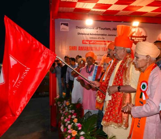 Amarnath Yatra Begins as LG Flags Off First Batch of Pilgrims from Jammu