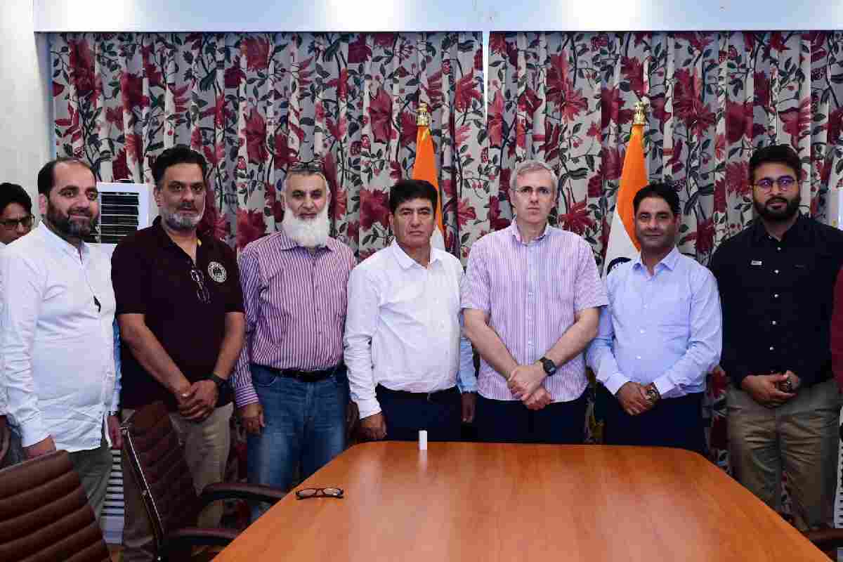 CM Omar Abdullah meets travel, tourism and business stakeholders