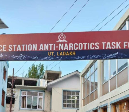 Aircraft Maintenance Engineer Arrested With Heroin in Leh Aircraft Maintenance Engineer Arrested With Heroin in Leh