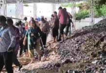 Landslide Hits Vaishno Devi Track After Heavy Rains, Battery Car Service Suspended Landslide Hits Vaishno Devi Track After Heavy Rains, Battery Car Service Suspended