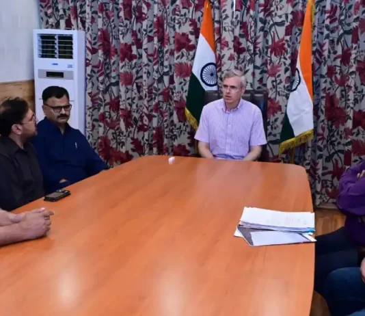CM Omar Abdullah meets mutton dealers