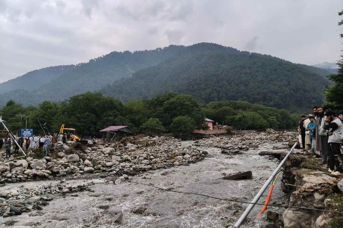 Heroic Rescue by Kashmiris Saves Dozens as Cloudburst Triggers Flash Floods in Pahalgam