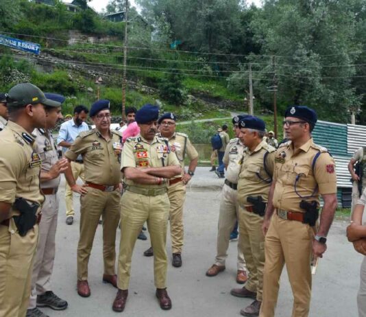 Amarnath Yatra: DGP reviews security arrangements at Nunwan DGP Nalin Prabhat reviews security and pilgrim facilitation at the Nunwan frisking point