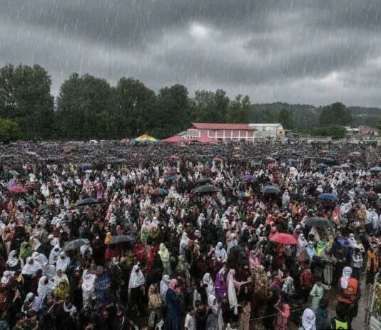 Rawlakot crowds defy incelement weather and protest on July 16, 2026