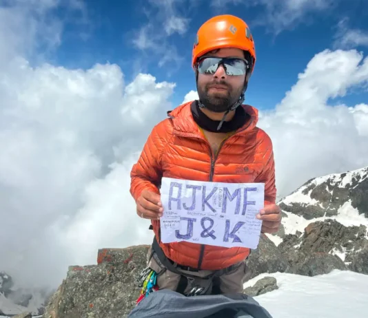 Kashmir Climber Conquers Harmukh, Scripts New Chapter in Mountaineering History climber Waseem Hassan Rather