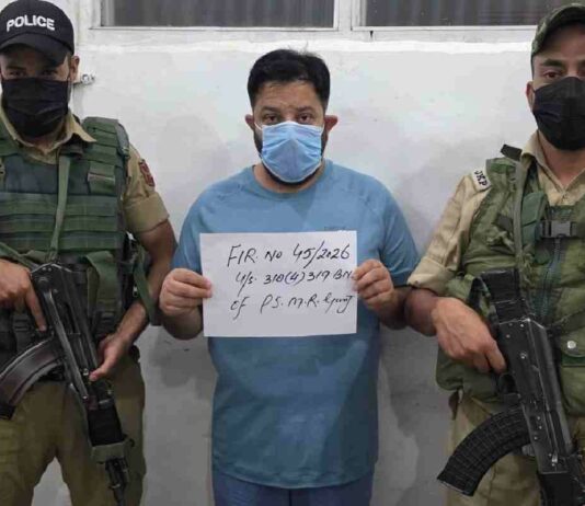 Srinagar Police Arrest Habitual Fraudster Accused Of Duping Traders Ubaid Maqbool Khawaja, who was arrested by Srinagar Police in a fraud and impersonation case
