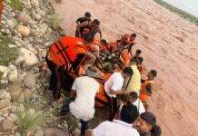 Seven Rescued From Swollen Ujh River In Kathua, Four Women Among Those Trapped Seven rescued from flooded Ujh river in Kathua