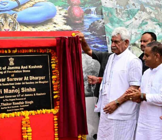 Lieutenant Governor Manoj Sinha lays the foundation stone of Amriteshwar Sarovar at Dharpur in Sunderbani, Rajouri, on August 21,2026