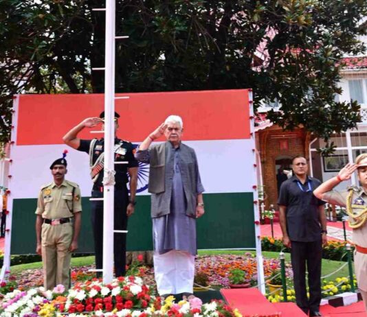 LG Sinha Hoists National Flag at Lok Bhavan on Independence Day Lieutenant Governor Sh Manoj Sinha hoists the National Flag at Lok Bhavan on the occasion of 80th Independence Day