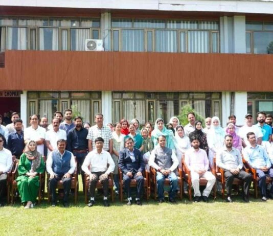 NITI Aayog Member Dr M. Srinivas with CSIR-IIIM officials, scientists and other dignitaries during his visit to the institute in Srinagar on August 28, 2026