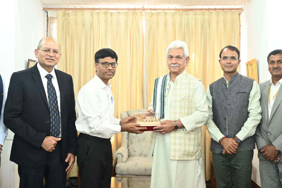 Dr M Srinivas, Member, NITI Aayog, and team of senior officials from NITI Aayog, called on Lieutenant Governor Manoj Sinha