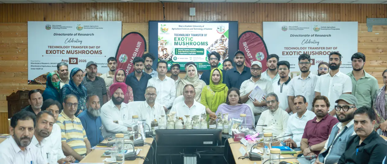 SKUAST-K VC with the the team that devised the Mushroom technology.