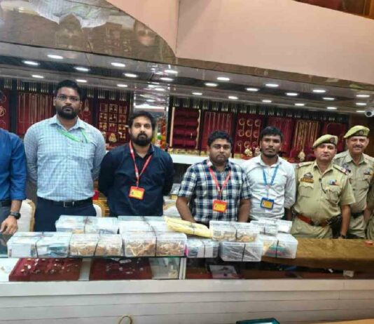 BIS officials inspect jewellery articles seized during a search operation at an outlet in Jammu over suspected misuse of the BIS Hallmark/Standard Mark