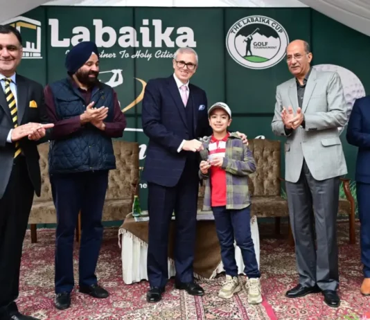 CM Omar Abdullah Presents Awards at Labaika Golf Cup Ceremony in Srinagar